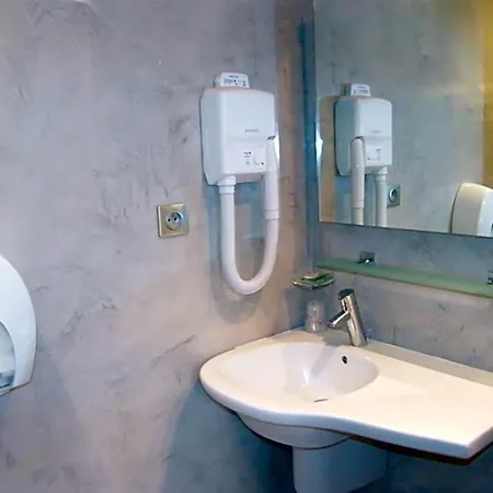 Cit'hotel Saint-pierre 호텔 Viré